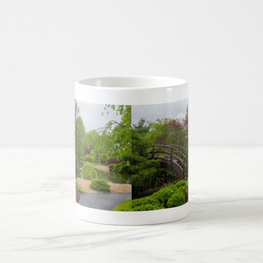 Cloudy Day Garden Stroll Coffee Mok (Center)