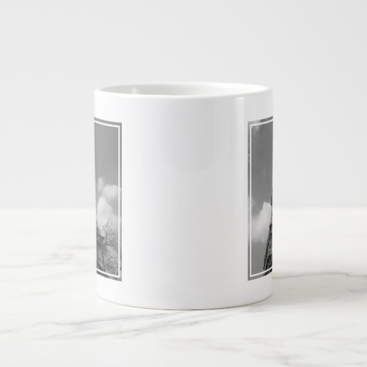 Cloudy Eiffel in Black and White, 2015 Grote Koffiekop (Voorkant)