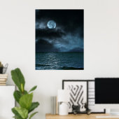 Cloudy Moon Shore bij nacht Poster (Thuiskantoor)
