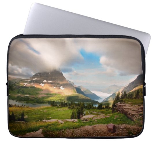 Cloudy Mountains | Alpenmeer Laptop Sleeve (Voorkant)