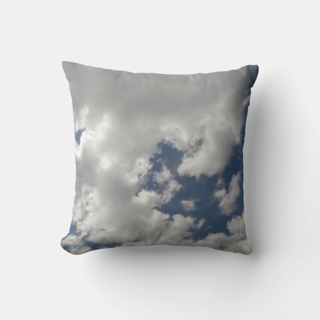 Cloudy Skies Pillow Kussen (Voorkant)