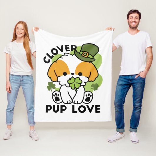 Clover Pup Love - St. Patrick's Day Dog Design Fleece Deken (In situ)