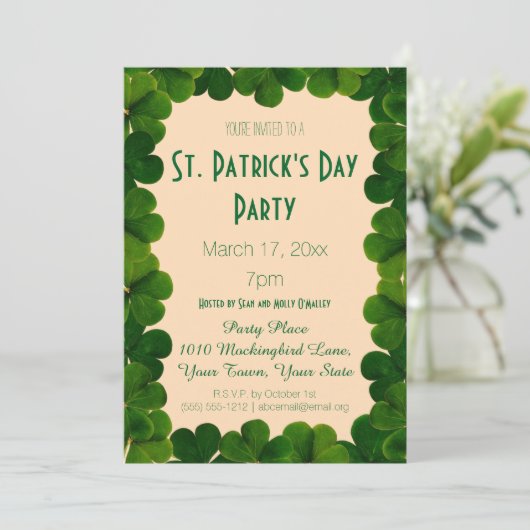 Clover St. Patrick's Day Party Invitation Kaart (Staand voorkant)