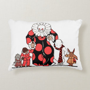 clown en vrienden nemen hun boog decoratief kussen