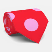 Clown feestdas_roze grote stippen op rood stropdas (Opgerold)