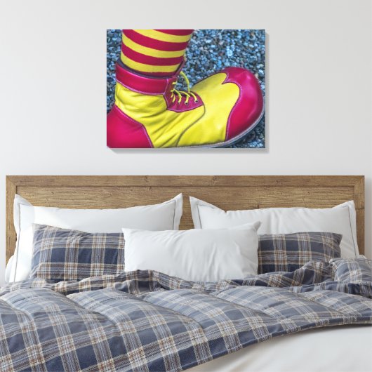 Clown schoen canvas print (Insitu (Slaapkamer))