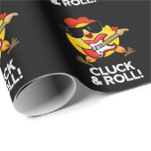 Cluck and Roll Funny Chicken Pun Dark BG Cadeaupapier (Rol Hoek)