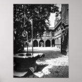 Cluny Hotel gezien vanaf de binnenplaats in Parijs Poster (Voorkant)