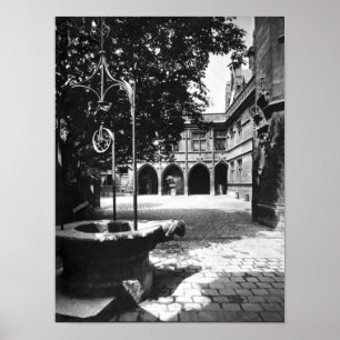 Cluny Hotel gezien vanaf de binnenplaats in Parijs Poster