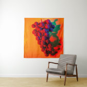 Cluster blauwe druif in oranje neonlicht. Voedsel  Wandkleed (In situ)