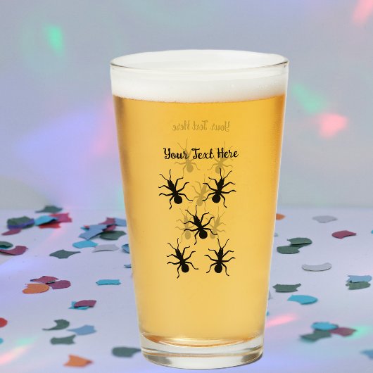Cluster van marcherende griezelige zwarte mieren glas
