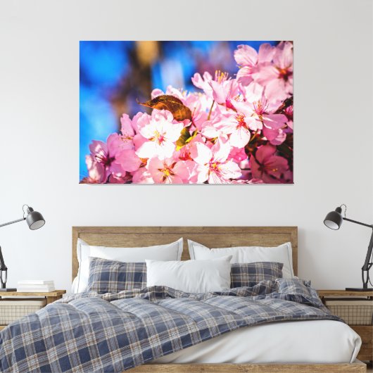 Cluster van roze torenbloesems, blauwe hemel canvas afdruk (Insitu (Slaapkamer))