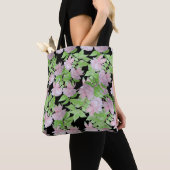 clusters van  roze bloemen en bladbloemen tote bag (Dichtbij)