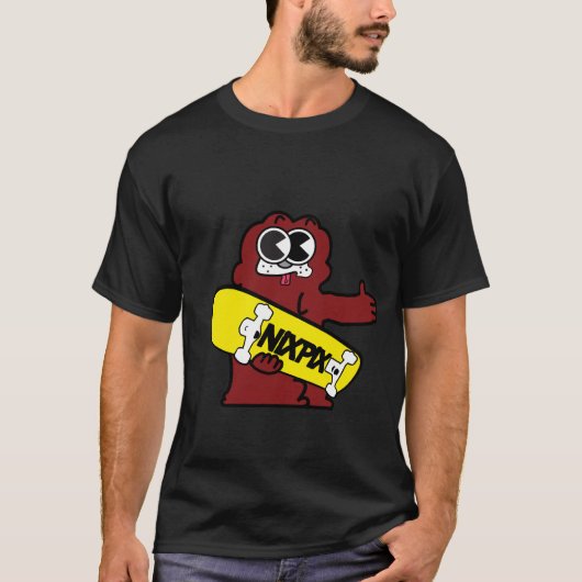 Clyde met Nixpix Skateboard Logo T-shirt (Voorkant)