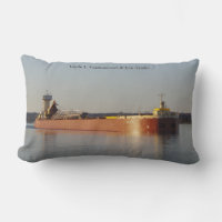 Clyde S. VanEnkevort & Erie Trader kussen