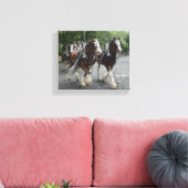 Clydesdales trekkracht canvas afdruk (Insitu (Woonkamer))