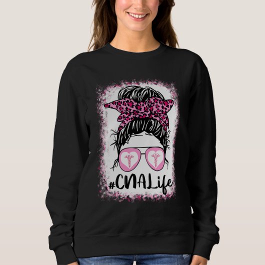 Cna Life Messy Bun Pink Leopard Bleaching Nurse's Trui (Voorkant)