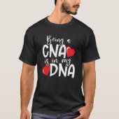 CNA zit in mijn DNA - gecertificeerde verpleegassi T-shirt (Voorkant)
