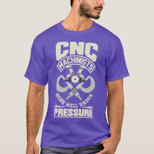 Cnc-machinist metaalbewerker die onder druk werkt t-shirt