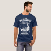 CNC-operator wanneer hij CNC-machine heeft aangebr T-shirt (Voorkant volledig)