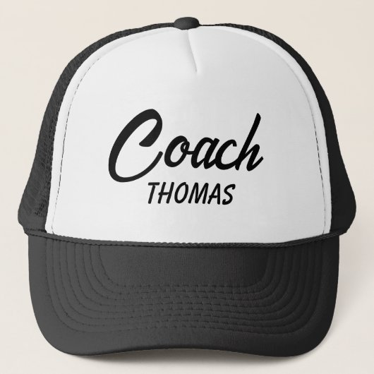 Coach Aangepaste Naam Typografie Gepersonaliseerd Trucker Pet (Voorkant)