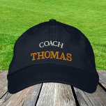 COACH "name" geborduurd baseball pet/goud Geborduurde Pet<br><div class="desc">Petten in geborduurde vorm: Klassiek gouden/zwarte mode baseball pet met de tekst "COACH" en uw "naam" voor de beste coach,  sport,  fitness,  teambuilding/familiespelletjes op de wereld</div>