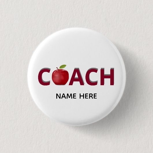 Coach-tekst in bordeauxrood met rode appel ronde button 3,2 cm (Voorkant)