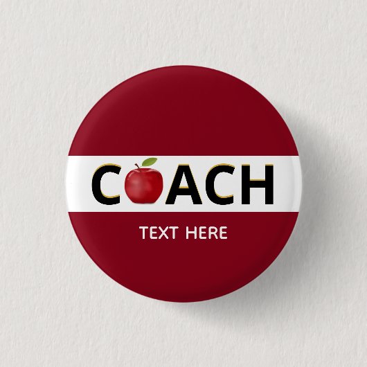 Coach-tekst met appel op bordeauxrode knop ronde button 3,2 cm (Voorkant)