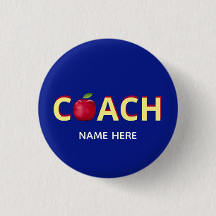 Coach tekst met rode appel op blauwe achtergrond ronde button 3,2 cm