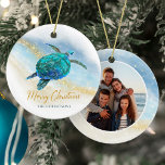 Coastal Beach Zee Schildpad Vrolijk Kerstfeest Fot Keramisch Ornament<br><div class="desc">Dit vakantie ornament met thema aan de kust is gemakkelijk gepersonaliseerd met familienaam op de voorkant en een foto op de achterkant, en beschikt over een waterverf turquoise blauwe zeeen schildpad op een abstracte achtergrond van het strand met een faux gouden glitter sparkly wave en gouden Merry Christmas. Bekijk het...</div>