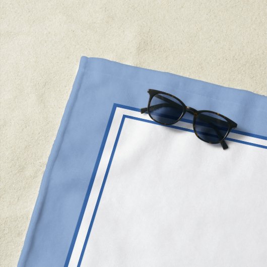 Coastal Blue and White Crab Monogram Strandlaken (In situ)