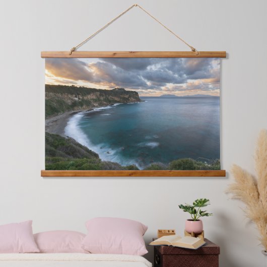 Coastal Calm: Sunset Over Cliffs Hangend Wandkleed (Slaapkamer)