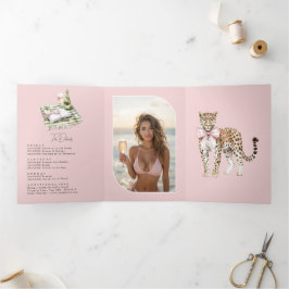 Coastal Chic Beach Club Bachelorette WeekenQR Code Drieluik Uitnodiging