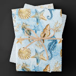 Coastal Chic | Modern Blue and Gold under the Zee Inpakpapier Vel<br><div class="desc">Het flitsende dusferblauw en gouden handbeschilderde nautische waterverf "onder het zee" strandontwerp brengt een moderne draai aan een oud thema. Het collectie bevat seizoenshellen, zeesterren, een zeepaardje en koraalrif in het complimenteren van tintelingen van blauw, goud en gebroken wit met een blauwe vlek voor een watereffect. Voor andere kleuren of...</div>