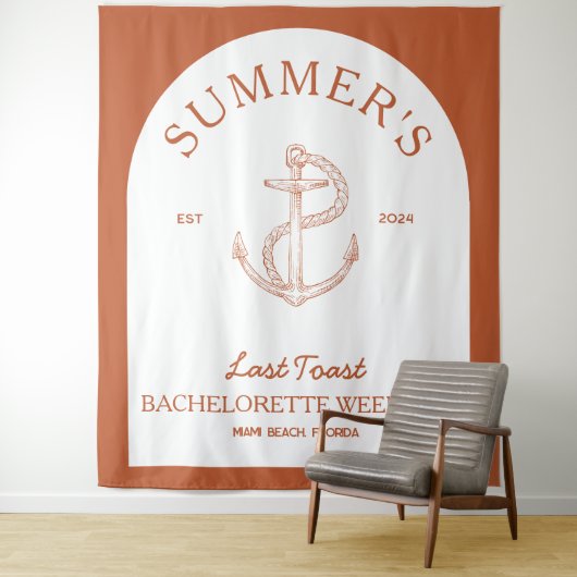 Coastal Classic Moderne Elegante Boho Bachelorette Wandkleed (In situ)