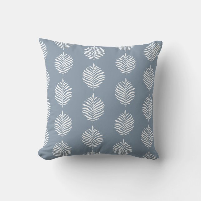 Coastal Palm Leaf Pattern Dusty Blue Kussen (Voorkant)