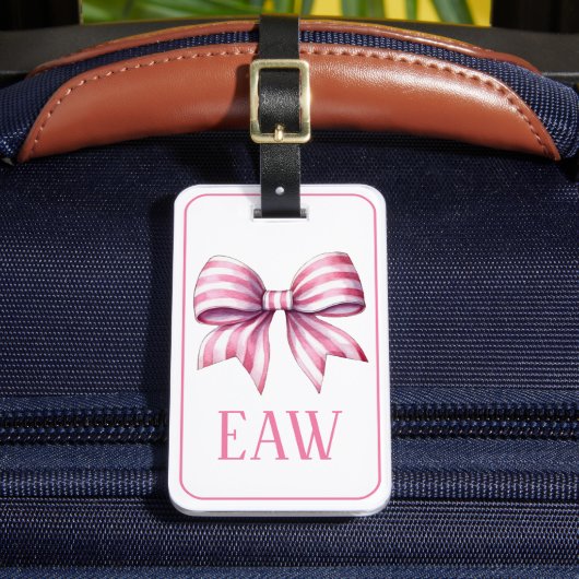 Coastal Pink and White Watercolor Bow Monogram Bagagelabel (Voorkant Insitu 2)