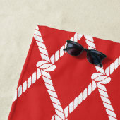 Coastal Preppy Nautical Monogram – Red & Navy Strandlaken (In situ)