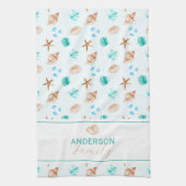 Coastal Seashell Beach House Decor Family Name Theedoek (Verticaal)