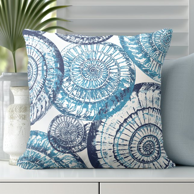 Coastal Shell Blauw Wit Sierkussen (Discover Gorgeous Coastal Throw Pillows by Totally Coast.)