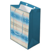 Coastal Shoreline Salty Wavy Repeteren Patroon Medium Cadeauzakje (Voorkant Gekanteld)