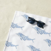 Coastal Watercolor Blue Polka Dot Dolphin Strandlaken (In situ)