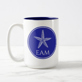 Coastal White Starfish on Navy Blue Monogram Tweekleurige Koffiemok