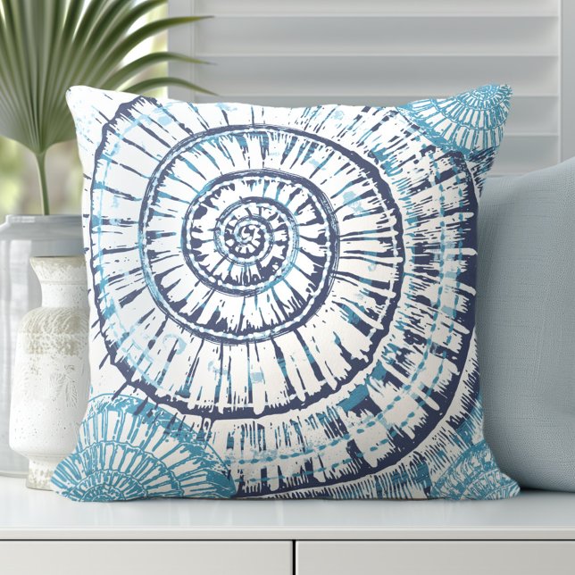 Coastal Zee Shell Blauw Wit Sierkussen (Discover Gorgeous Coastal Throw Pillows by Totally Coast.)