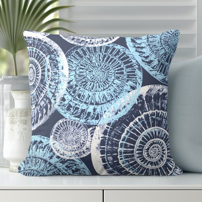 Coastal Zee Shell Blauw Wit Sierkussen (Discover Gorgeous Coastal Throw Pillows by Totally Coast.)