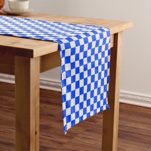 Cobalt and cream checkerboard pattern korte tafelloper (Voorbeeld)