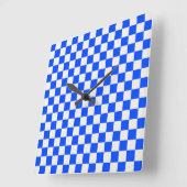 Cobalt and cream checkerboard pattern vierkante klok (Hoek)