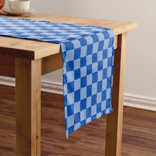 Cobalt Blue Checkerboard Korte Tafelloper (Voorbeeld)