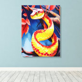 Cobra met levendige rode en gele schubben in boom canvas afdruk (Insitu (Houten vloer))