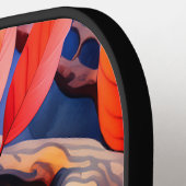 Cobra met levendige rode en gele schubben in boom pickleball paddle (Links Detail)